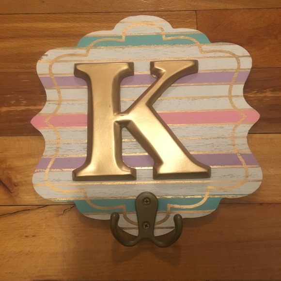 Jewelry hook - Picture 1 of 2